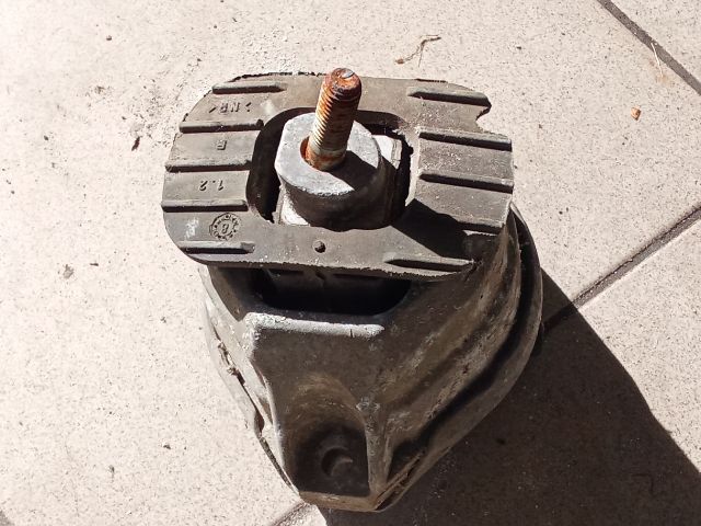 bontott BMW 5 E60 Motor Tartó Bak (Pozíciófüggetlen)