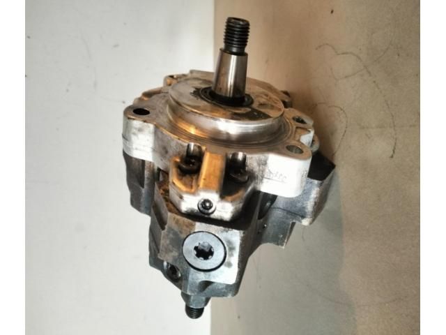 bontott BMW 5 E60 Nagynyomású Szivattyú