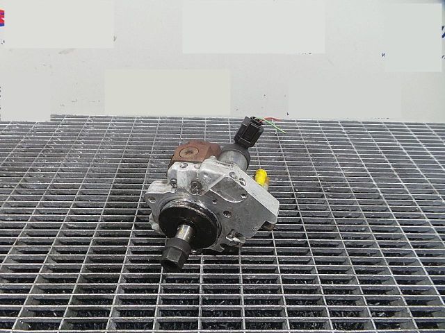 bontott BMW 5 E60 Nagynyomású Szivattyú