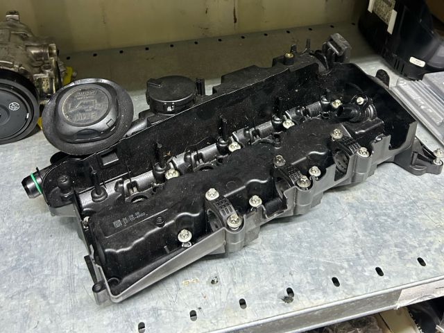 bontott BMW 5 E60 Szelepfedél