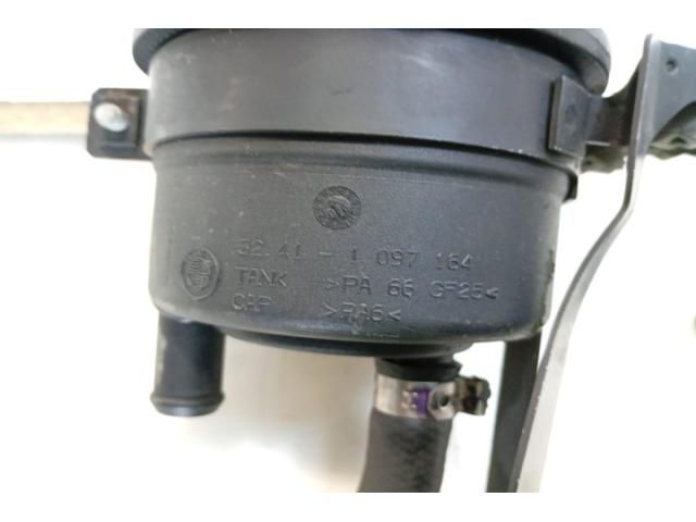 bontott BMW 5 E60 Szervóolaj Tartály