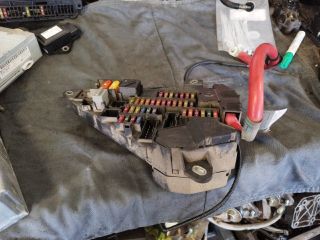 bontott BMW 5 E60 Biztosítéktábla Motortér