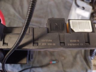 bontott BMW 5 E60 Biztosítéktábla Motortér