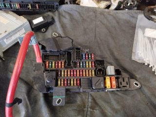 bontott BMW 5 E60 Biztosítéktábla Motortér