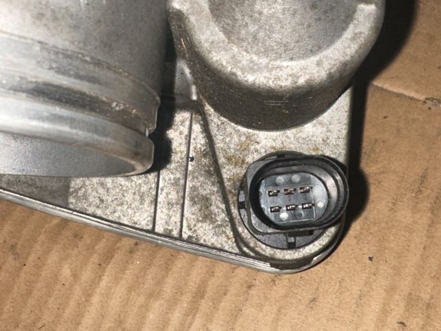 bontott BMW 5 E60 Fojtószelep (Elektromos)