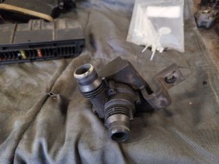 bontott BMW 5 E60 Vízpumpa