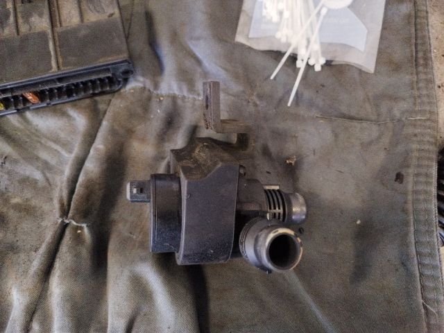 bontott BMW 5 E60 Vízpumpa