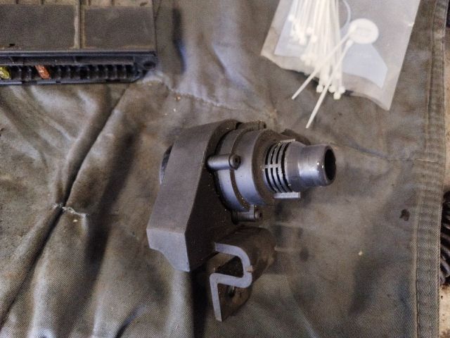 bontott BMW 5 E60 Vízpumpa