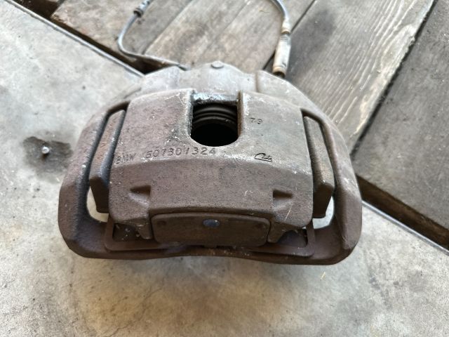 bontott BMW 5 E60 Bal első Féknyereg Munkahengerrel