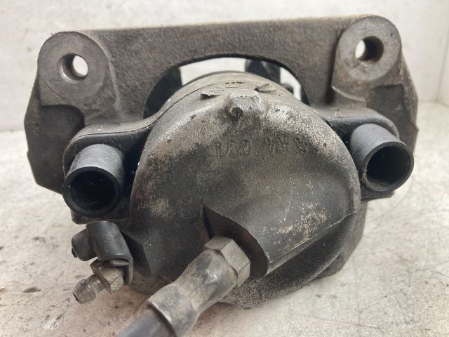 bontott BMW 5 E60 Bal első Féknyereg Munkahengerrel