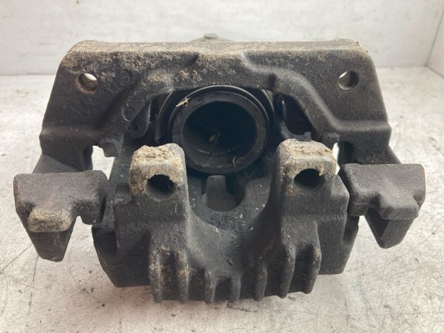 bontott BMW 5 E60 Bal első Féknyereg Munkahengerrel