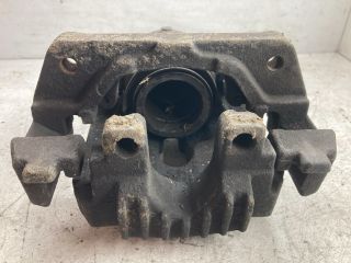 bontott BMW 5 E60 Bal első Féknyereg Munkahengerrel