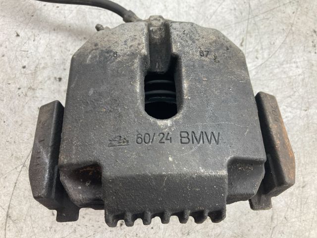 bontott BMW 5 E60 Bal első Féknyereg Munkahengerrel