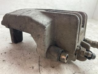 bontott BMW 5 E60 Jobb hátsó Féknyereg Munkahengerrel