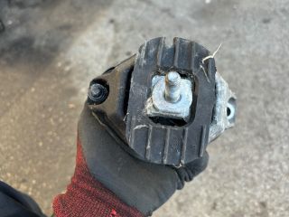 bontott BMW 5 E60 Motor Tartó Bak Jobb