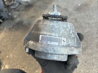bontott BMW 5 E60 Motor Tartó Bak Jobb