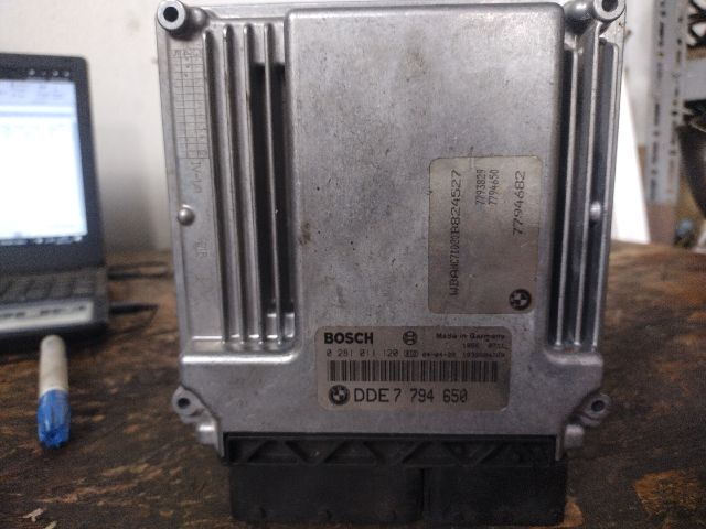 bontott BMW 5 E60 Motorvezérlő