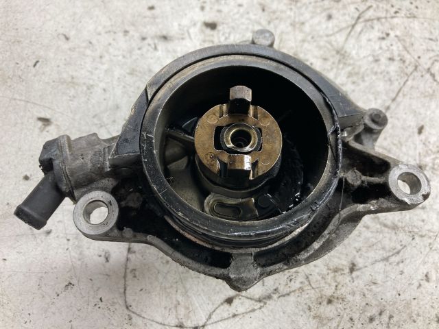 bontott BMW 5 E60 Vákumpumpa