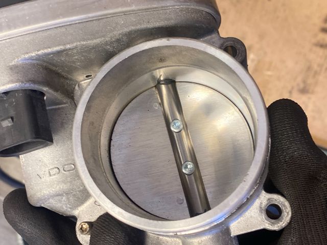 bontott BMW 5 E60 Fojtószelep (Elektromos)