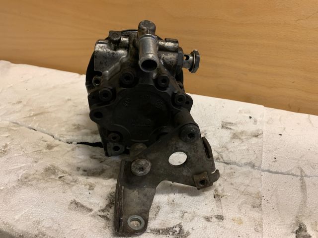 bontott BMW 5 E60 Kormányszervó Motor (Hidraulikus)