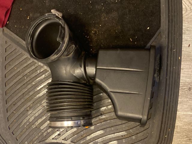 bontott BMW 5 E60 Légbeömlő Cső