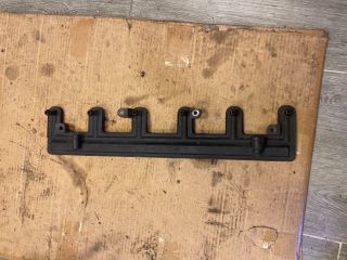 bontott BMW 5 E60 Porlasztó Burkolat