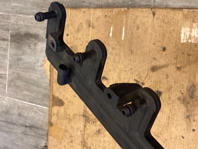 bontott BMW 5 E60 Porlasztó Burkolat