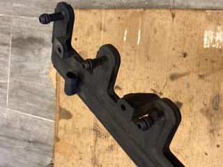 bontott BMW 5 E60 Porlasztó Burkolat