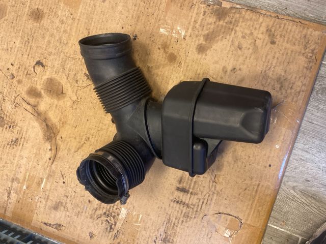 bontott BMW 5 E60 Rezonátor