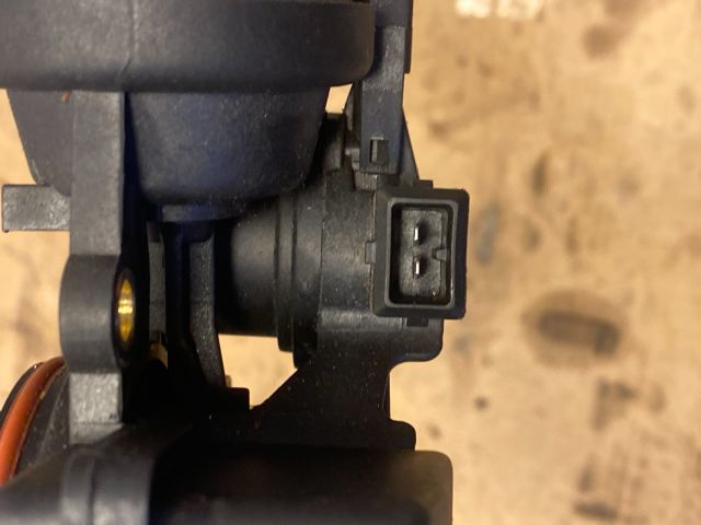 bontott BMW 5 E60 Szívósor Állító Vákuumszelep