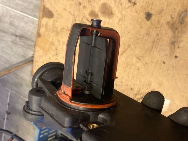 bontott BMW 5 E60 Szívósor Állító Vákuumszelep