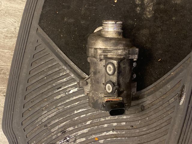 bontott BMW 5 E60 Vízpumpa