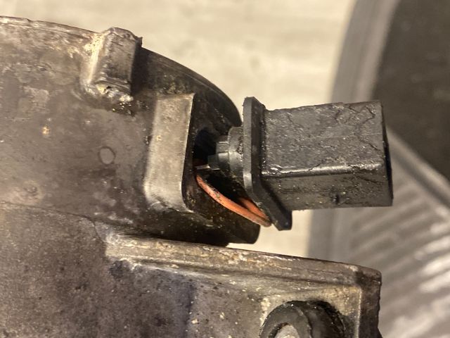 bontott BMW 5 E60 Vízpumpa