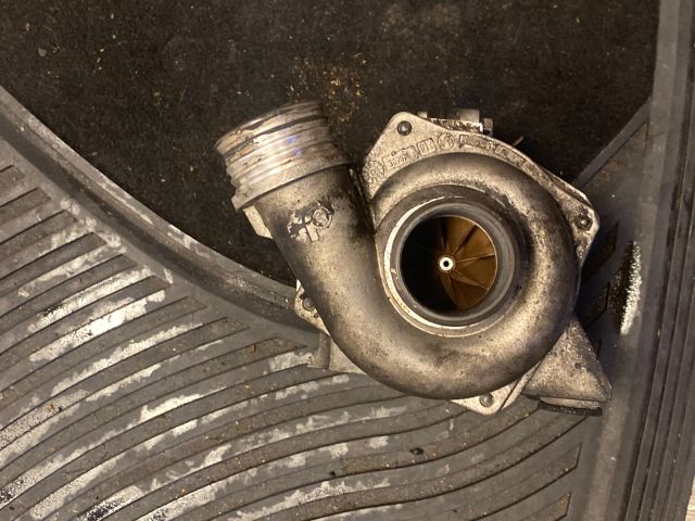 bontott BMW 5 E60 Vízpumpa