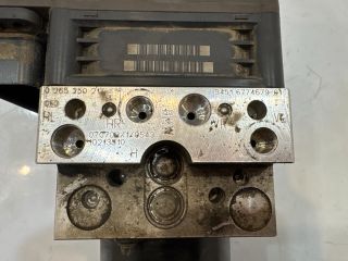 bontott BMW 5 E60 ABS Kocka