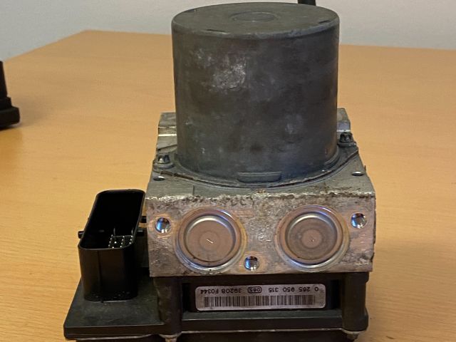 bontott BMW 5 E60 ABS Kocka