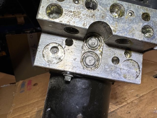 bontott BMW 5 E60 ABS Kocka