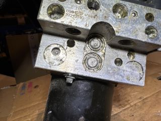 bontott BMW 5 E60 ABS Kocka