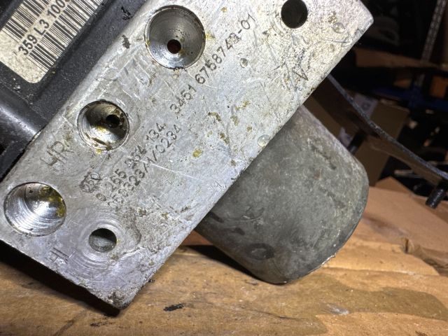 bontott BMW 5 E60 ABS Kocka