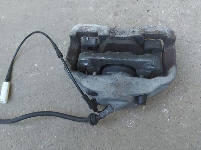 bontott BMW 5 E60 Bal első Féknyereg Munkahengerrel