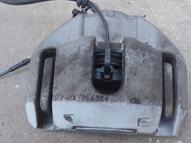 bontott BMW 5 E60 Bal első Féknyereg Munkahengerrel