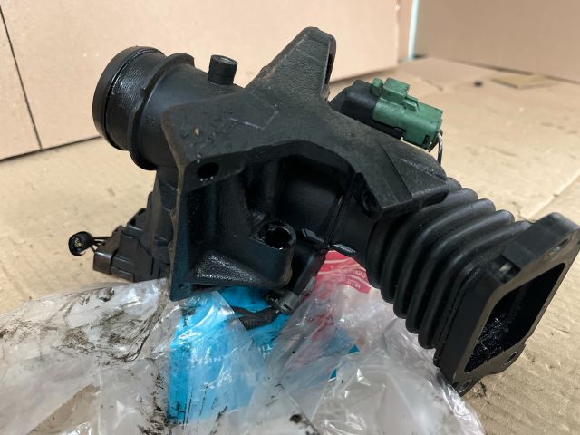 bontott BMW 5 E60 Fojtószelep (Elektromos)