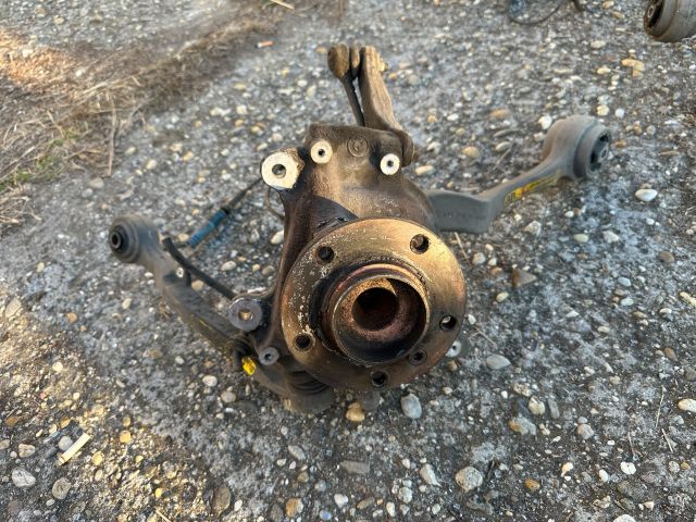 bontott BMW 5 E60 Jobb első Csonkállvány Kerékaggyal