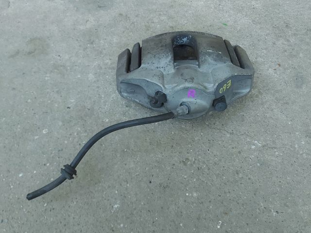 bontott BMW 5 E60 Jobb első Féknyereg Munkahengerrel