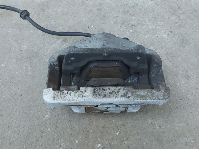 bontott BMW 5 E60 Jobb első Féknyereg Munkahengerrel