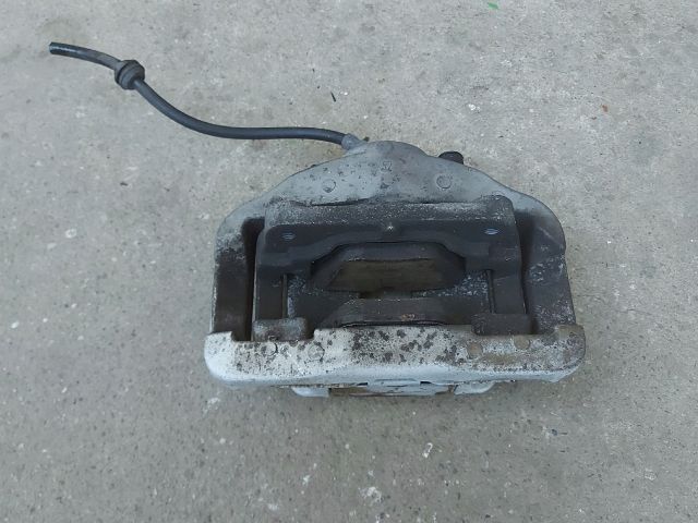 bontott BMW 5 E60 Jobb első Féknyereg Munkahengerrel