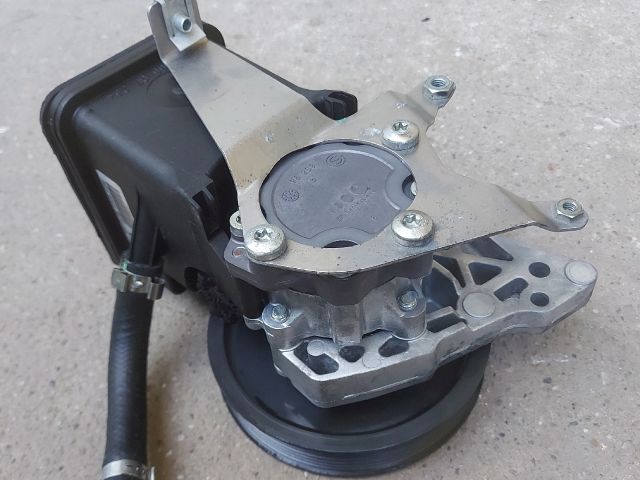 bontott BMW 5 E60 Kormányszervó Motor (Hidraulikus)