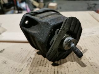 bontott BMW 5 E60 Motor Tartó Bak Jobb