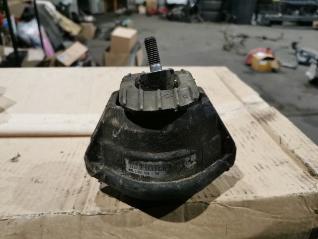bontott BMW 5 E60 Motor Tartó Bak Jobb