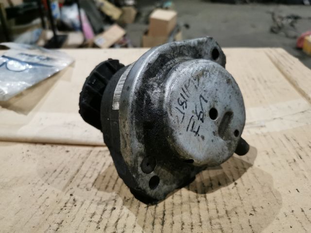 bontott BMW 5 E60 Motor Tartó Bak Jobb